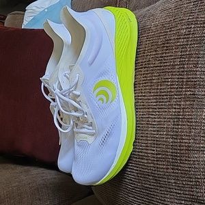 Topo M cyclone road running shoes mens 13